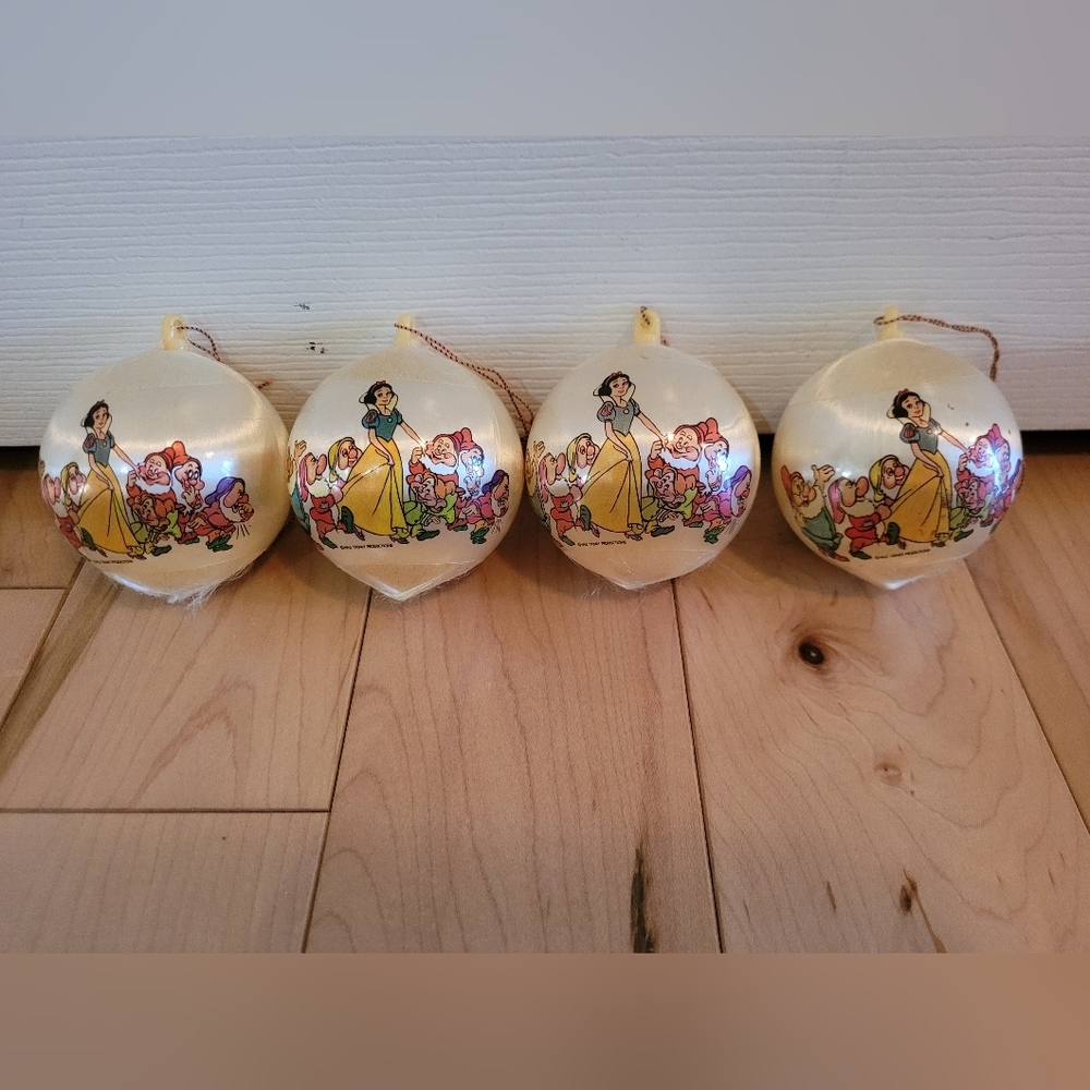 4 Vintage Snow White and the 7 Dwarfs Christmas ornament, see all pictures